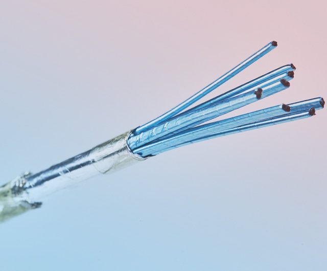 高(gāo)速電(diàn)纜